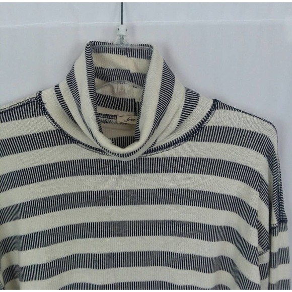 Free 832 Black & White Striped Turtleneck Sweater, Large, New Boutique Item - Picture 7 of 10